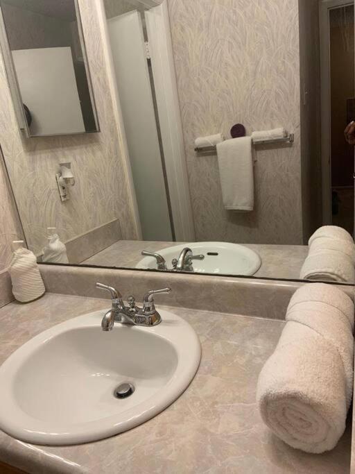 #2br Cozy - Mins To Historic Stm Amusement Park! *